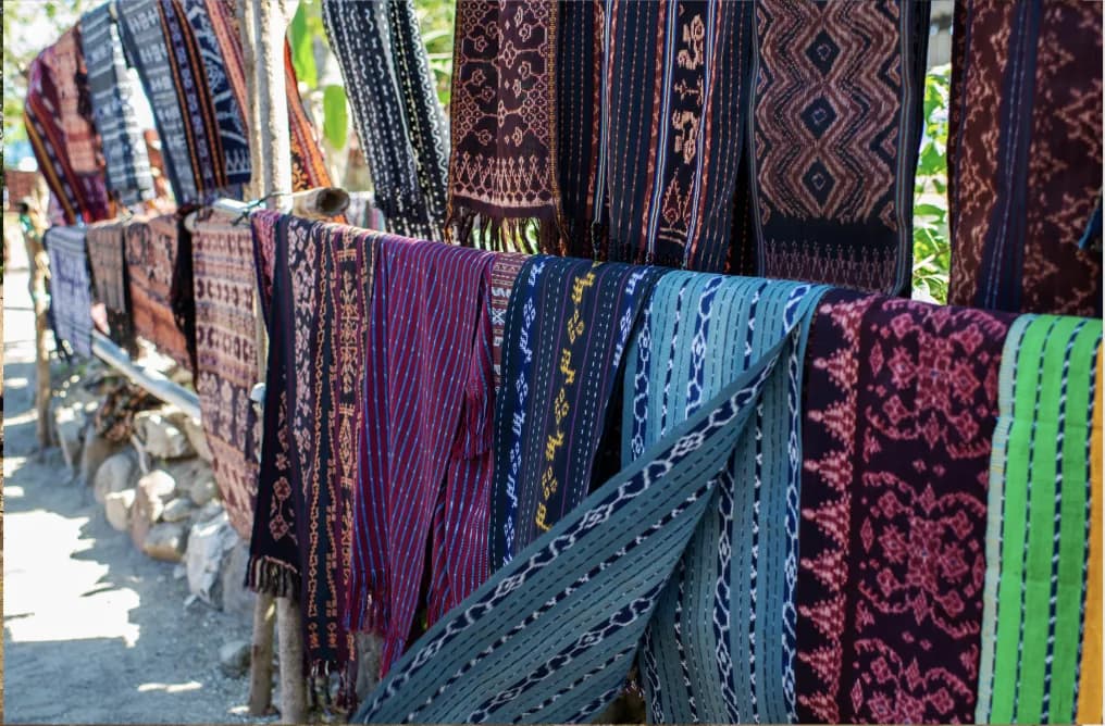 Kain Tenun NTT: Motif, Proses Pembuatan, dan Kenapa Bernilai Tinggi