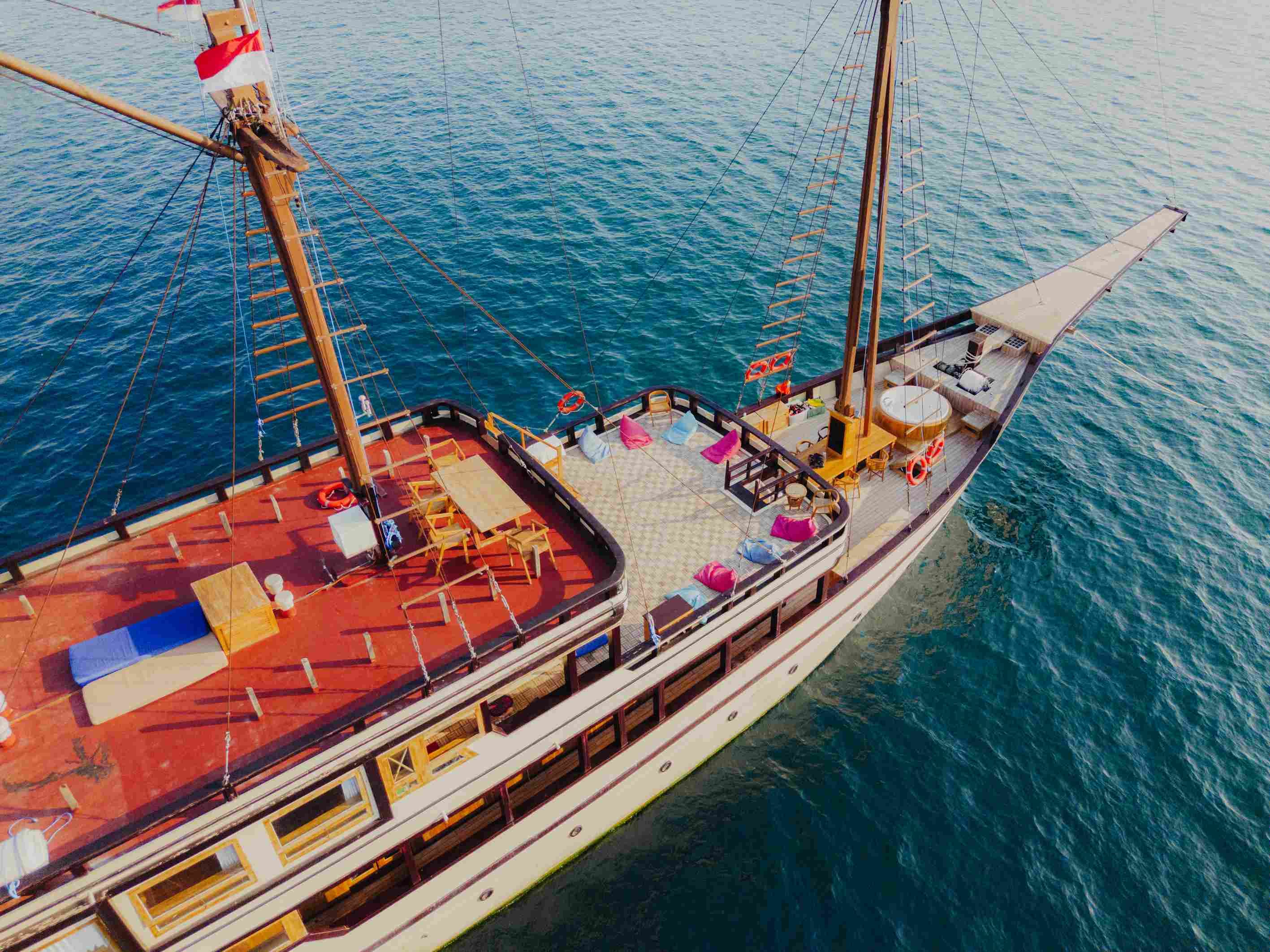 Lombok to Labuan Bajo 4D3N Sailing Trip