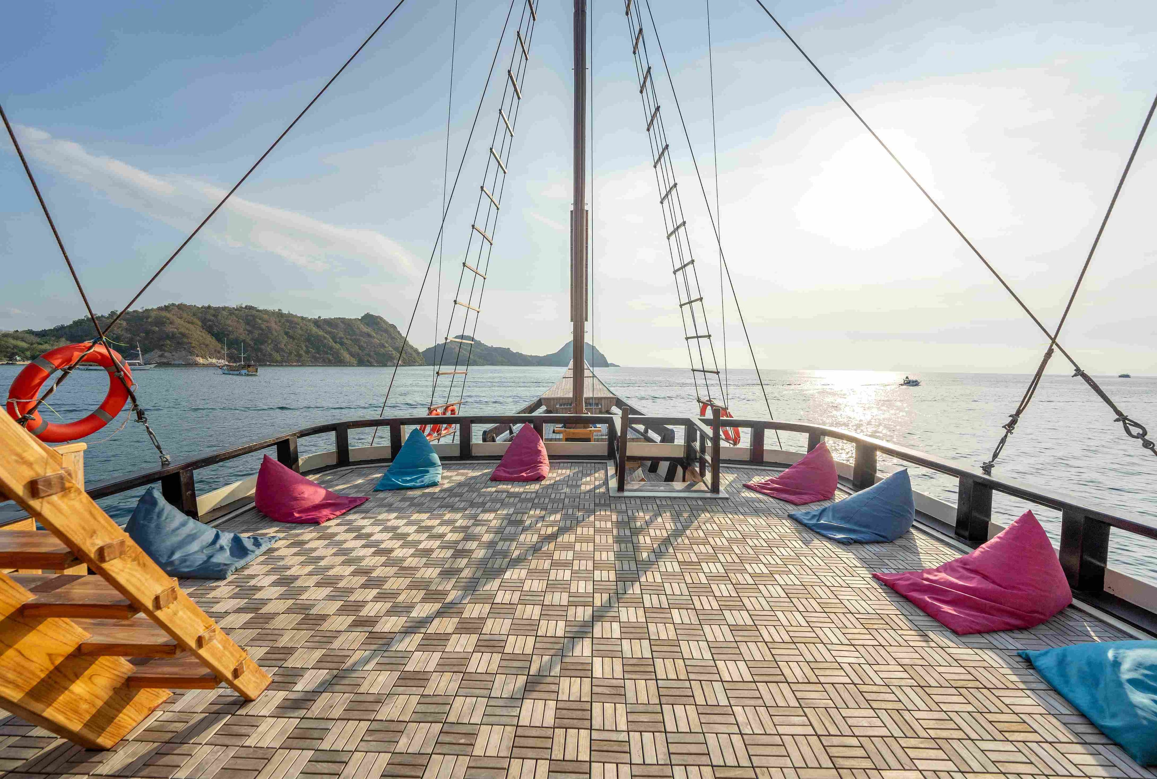 Lombok to Labuan Bajo 4D3N Sailing Trip