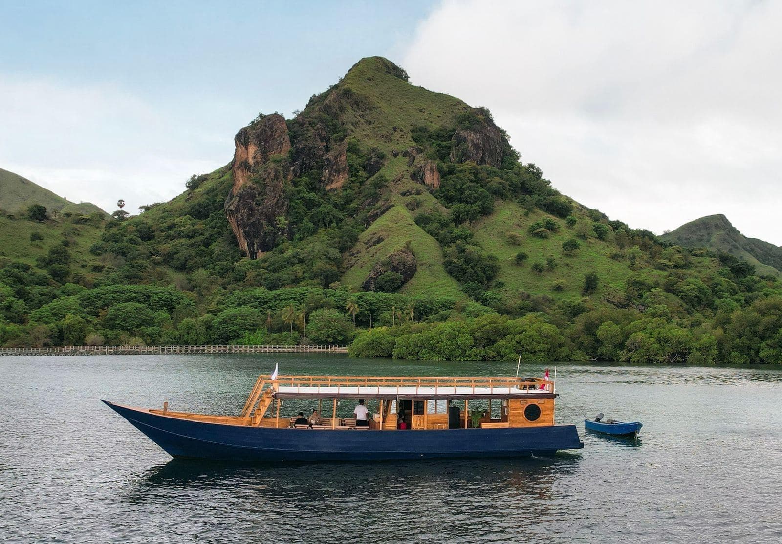 Komodo Day Trip: Padar, Pink Beach & Dragons in 1 Day