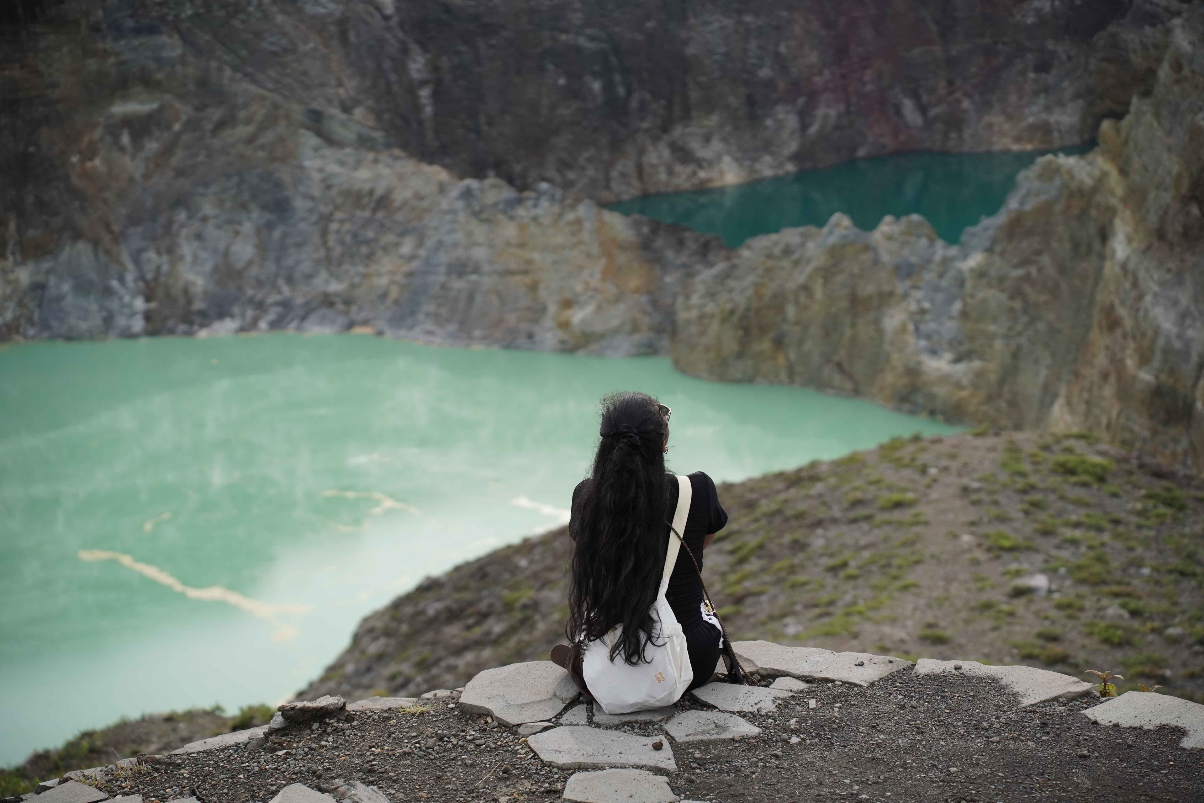 Mystical Kelimutu Sunrise Tour: Explore Flores' Tri-Colored Lakes