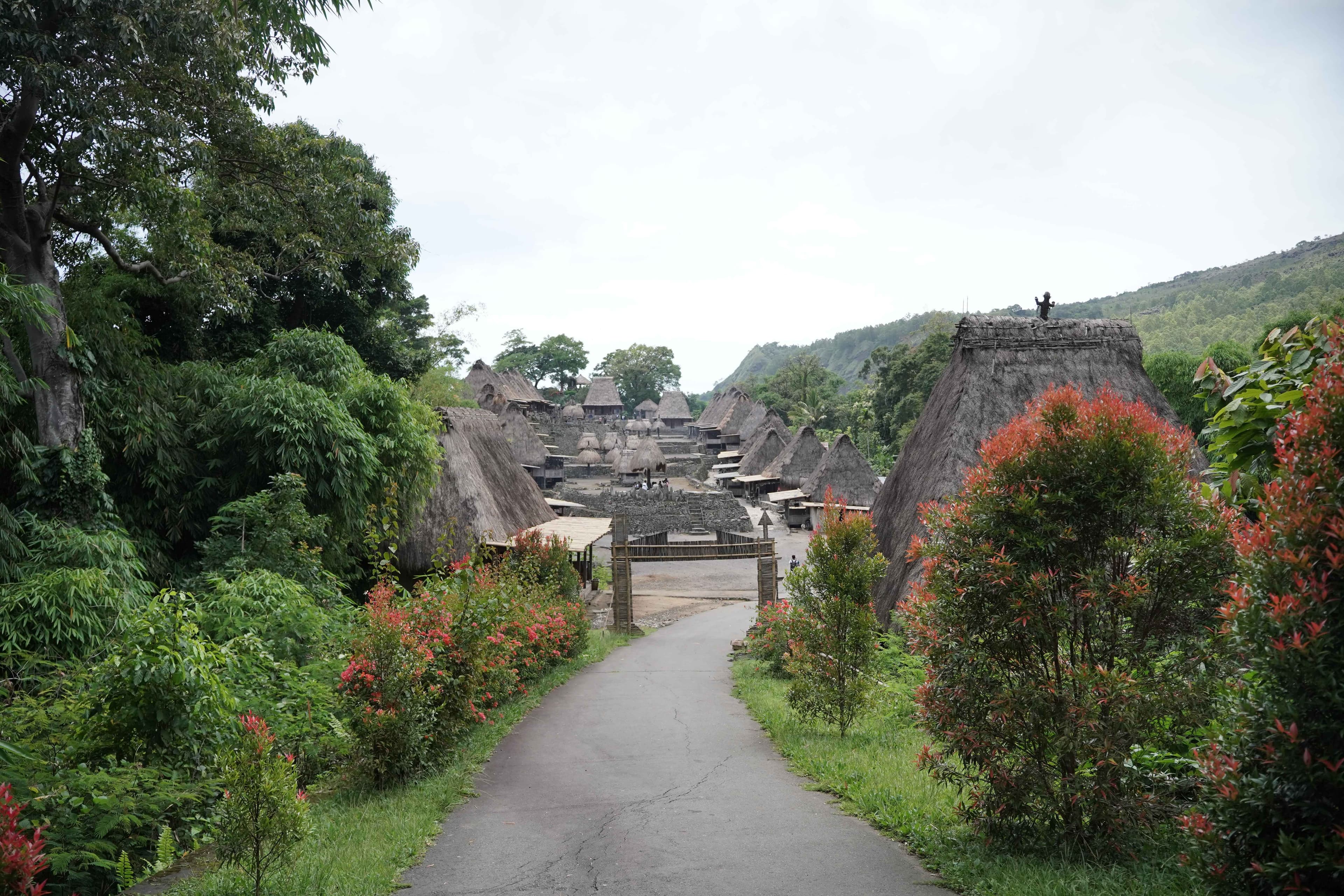Flores Overland: Wae Rebo to Kelimutu