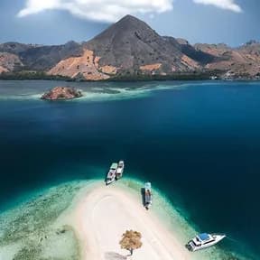 Labuan Bajo Sunset Trip: Kalong, Manjarite & Kelor Island
