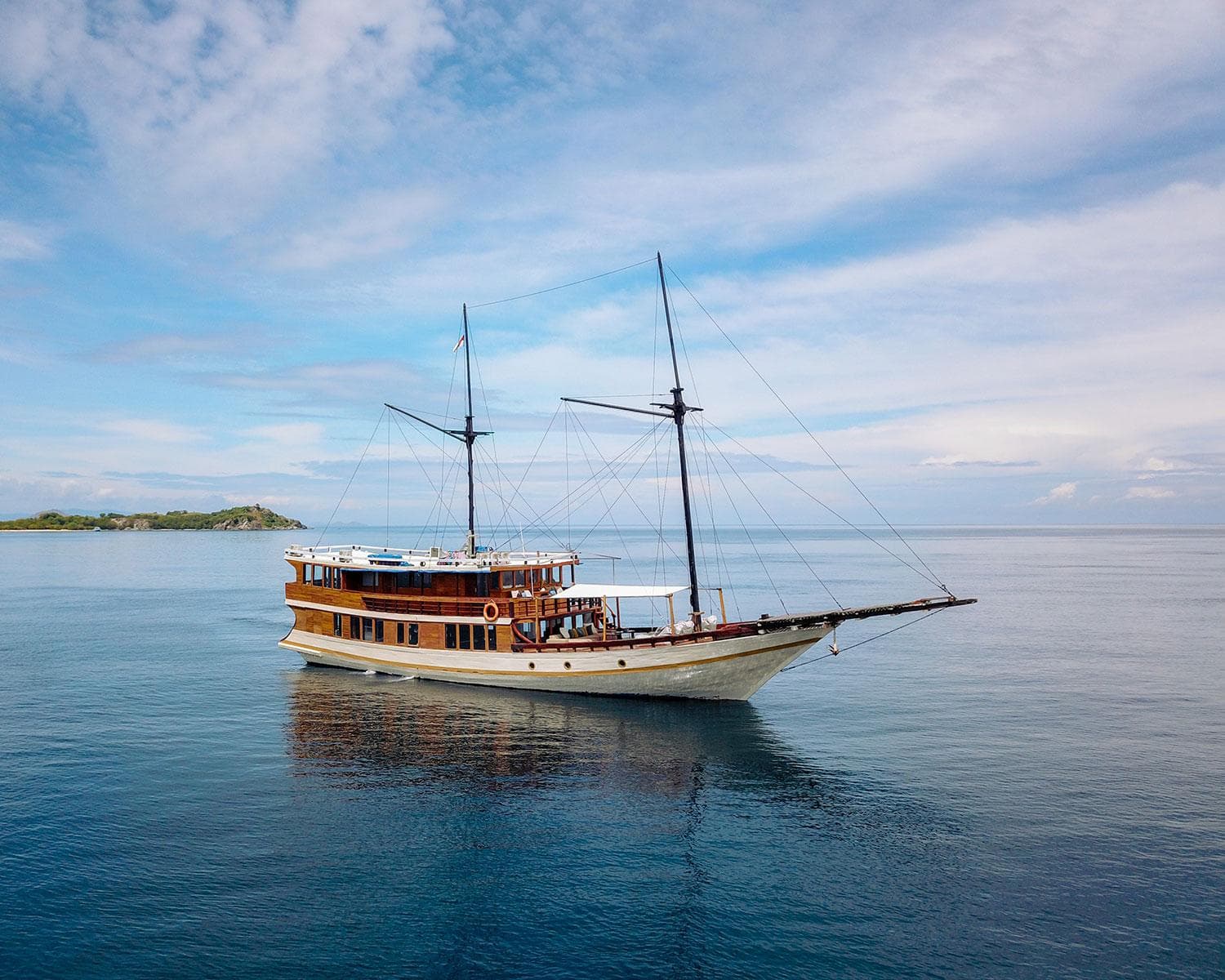 3D2N Epic Komodo Sailing Adventure | Swim with Mantas & Padar Sunrise
