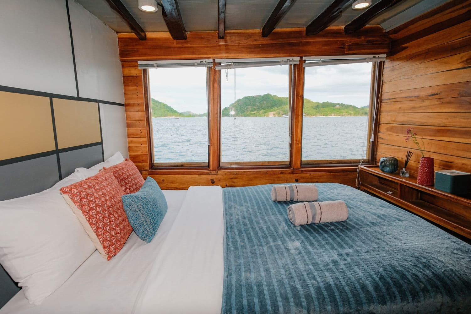 3D2N Epic Komodo Sailing Adventure | Swim with Mantas & Padar Sunrise