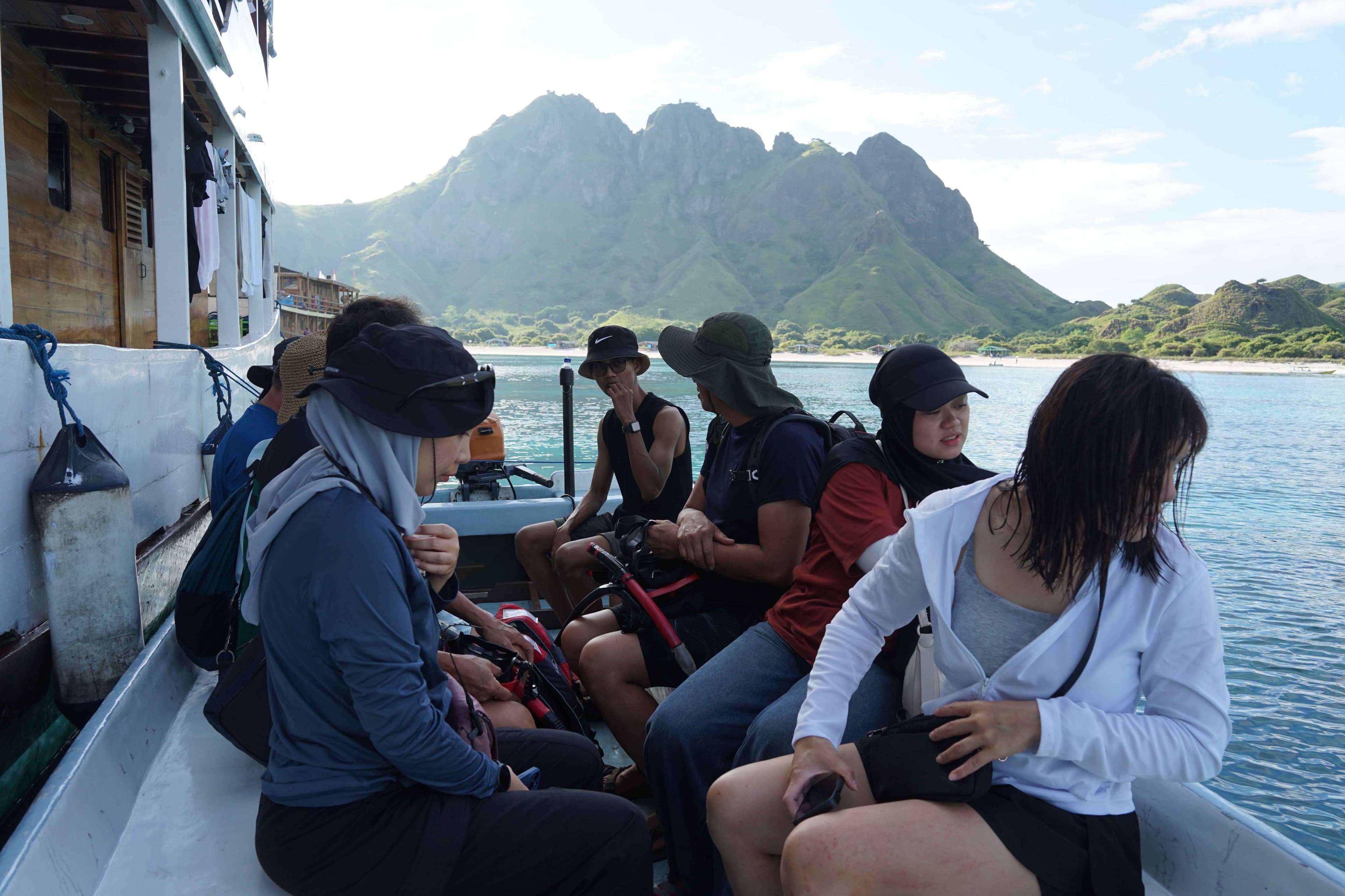 3D2N Epic Komodo Sailing Adventure | Swim with Mantas & Padar Sunrise