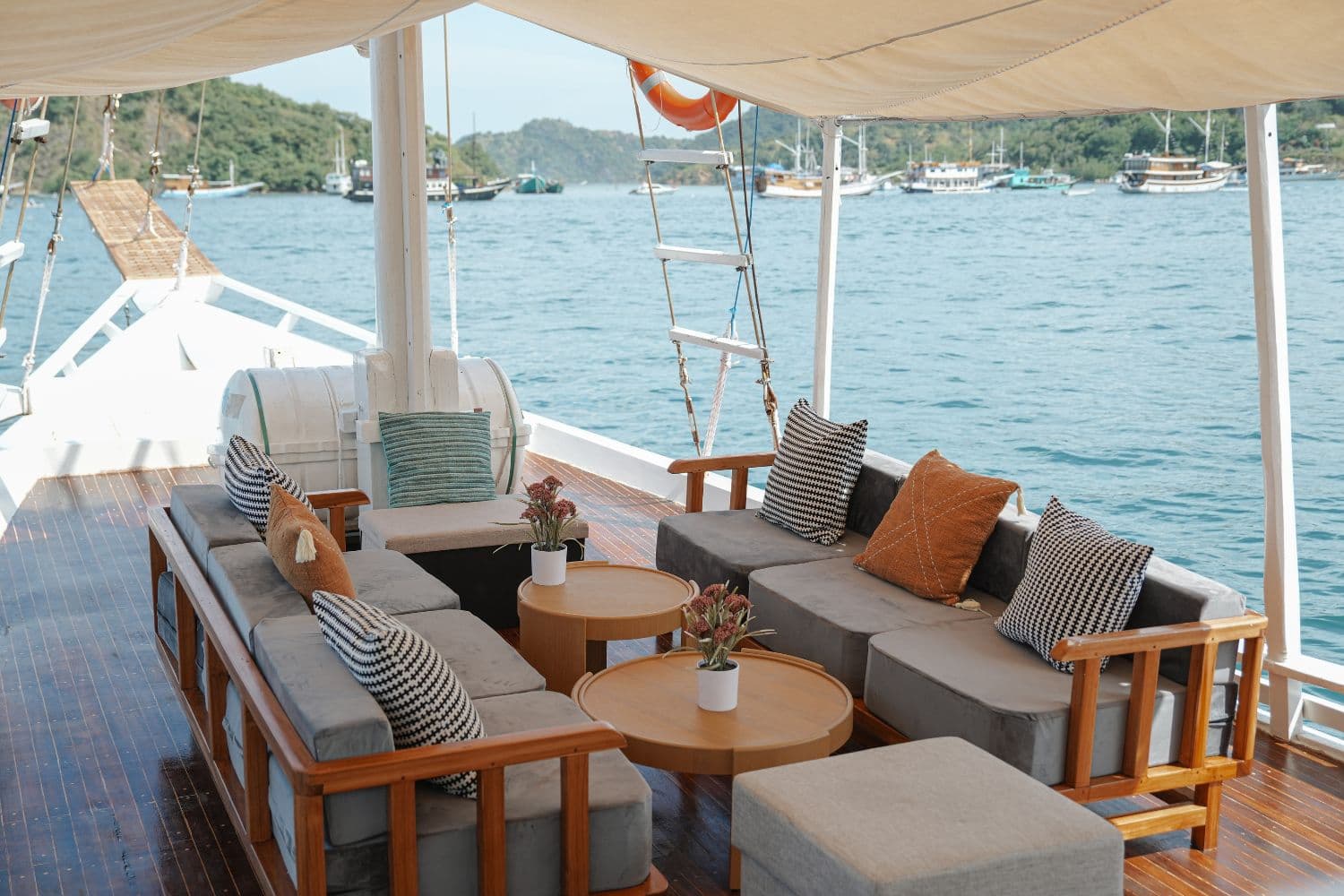 3D2N Akassa Liveaboard Komodo Trip Komodo Island Adventure