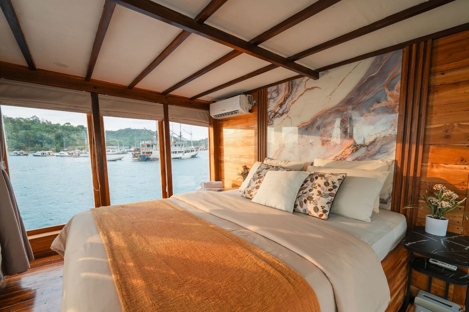 3D2N Akassa Liveaboard Komodo Trip Komodo Island Adventure